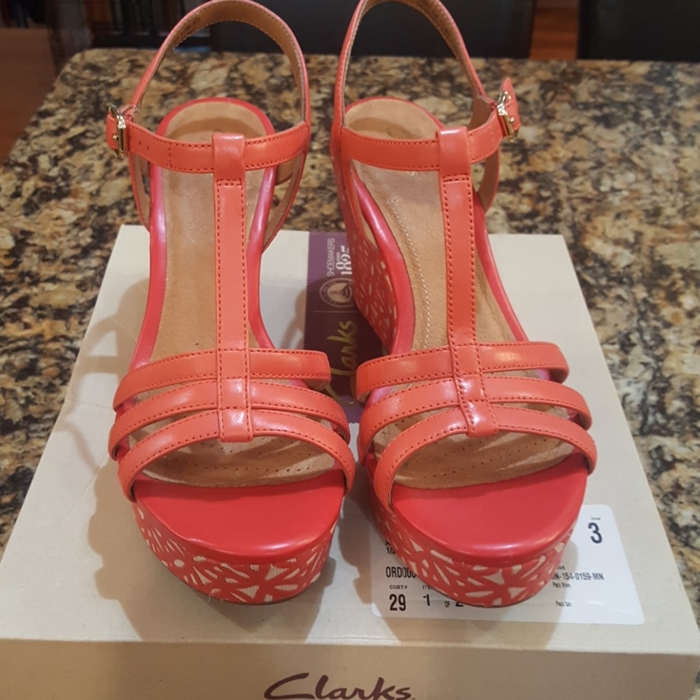 Woman's Clarks Sandals